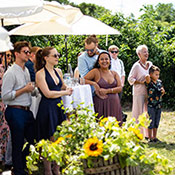 Hochzeitsgäste in den Gabrissen