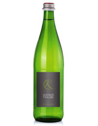 Traubensaft vom Weingut Klager in der grünen Flasche.